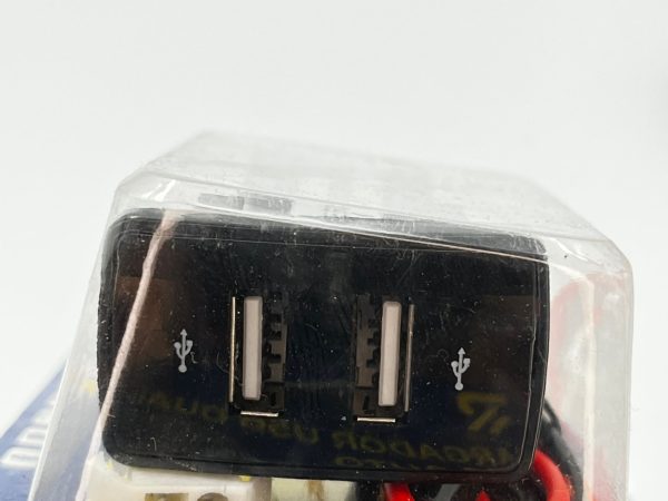 Προσαρμογέας πρίζας USB