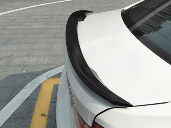 Αεροτομή μαύρο πλαστικό γυαλιστερό universal 1,28cm